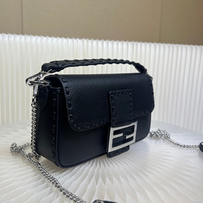 フェンディバッグ背面デザイン